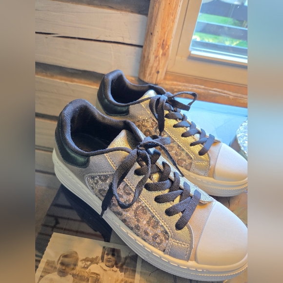 Stylish Women's Glitter Sneakers - Picture 4 of 7